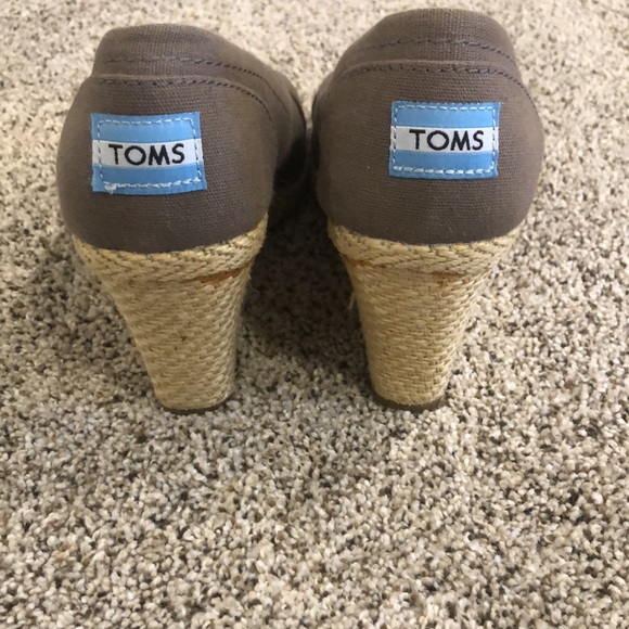 TOMS Women's Classic Wedge Sandal Tan W8 Shoes 380113 - Picture 4 of 4